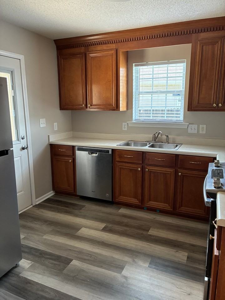301 Strawbridge Ln - Photo 6 of 10