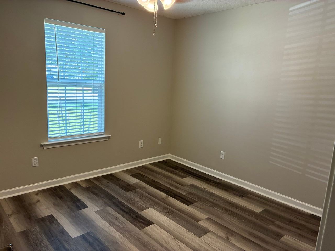 301 Strawbridge Ln - Photo 7 of 10