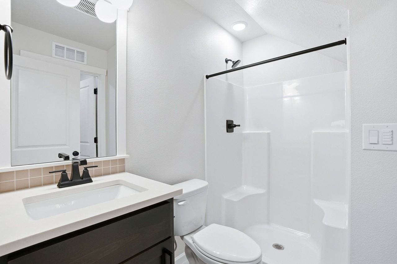 4668 Se 2nd St - Photo 3 of 7