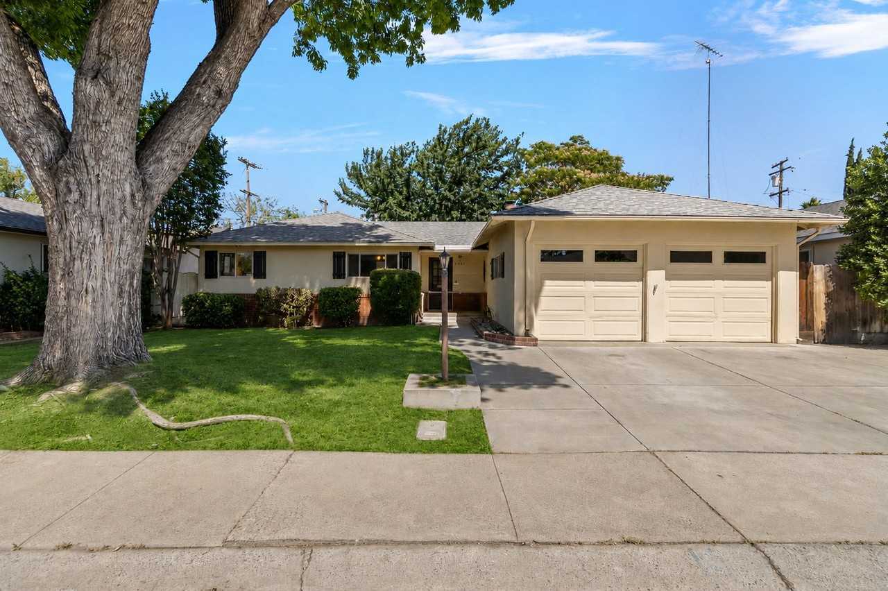 2122 Fremont Ave - Photo 2 of 10