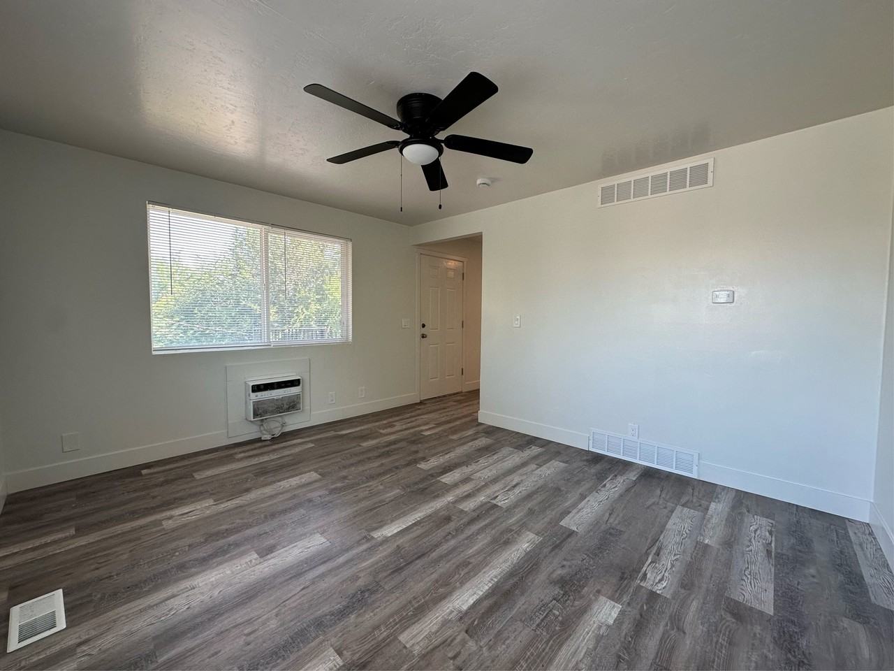 1340 S St #12 - Photo 3 of 21