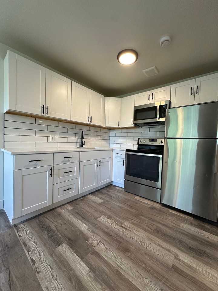 1340 S St #12 - Photo 7 of 21