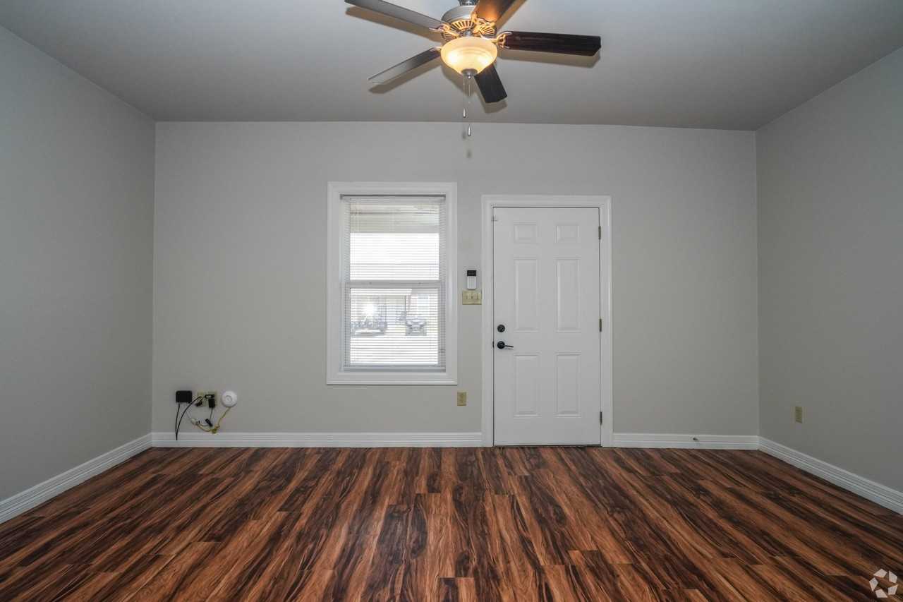 720 Fieldstone Ln - Photo 2 of 12