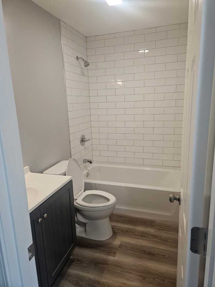 812 24th St - Photo 2 of 8