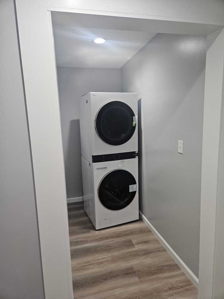 812 24th St - Photo 3 of 8
