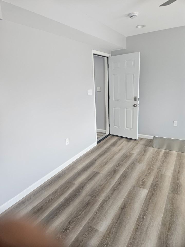 812 24th St - Photo 6 of 8