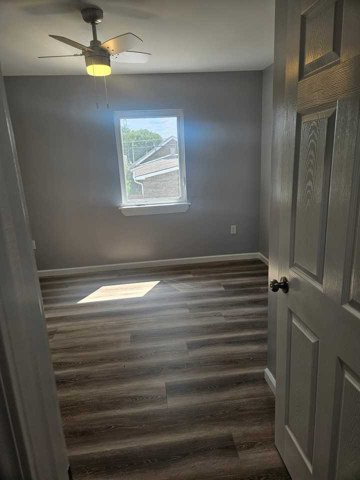 812 24th St - Photo 7 of 8