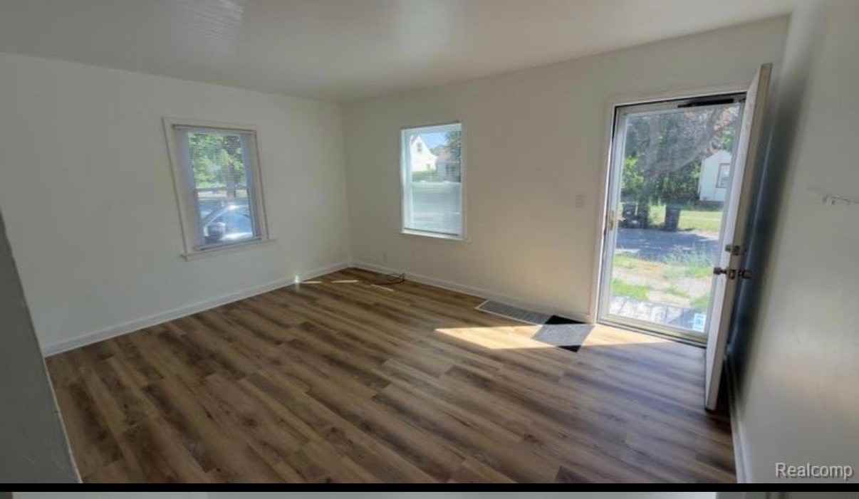 1720 Park St - Photo 5 of 11