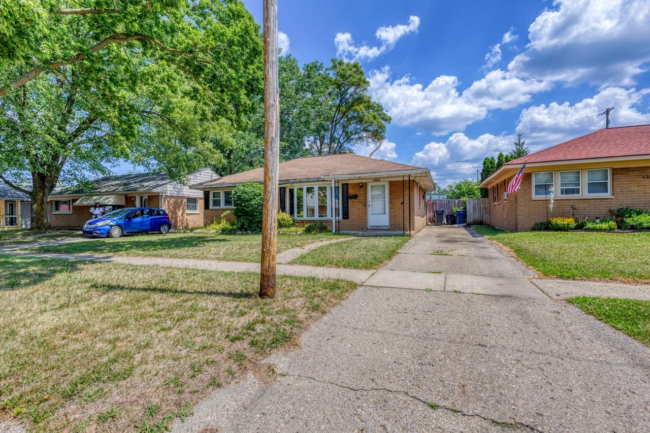 3205 Menominee Ave - Photo 2 of 20