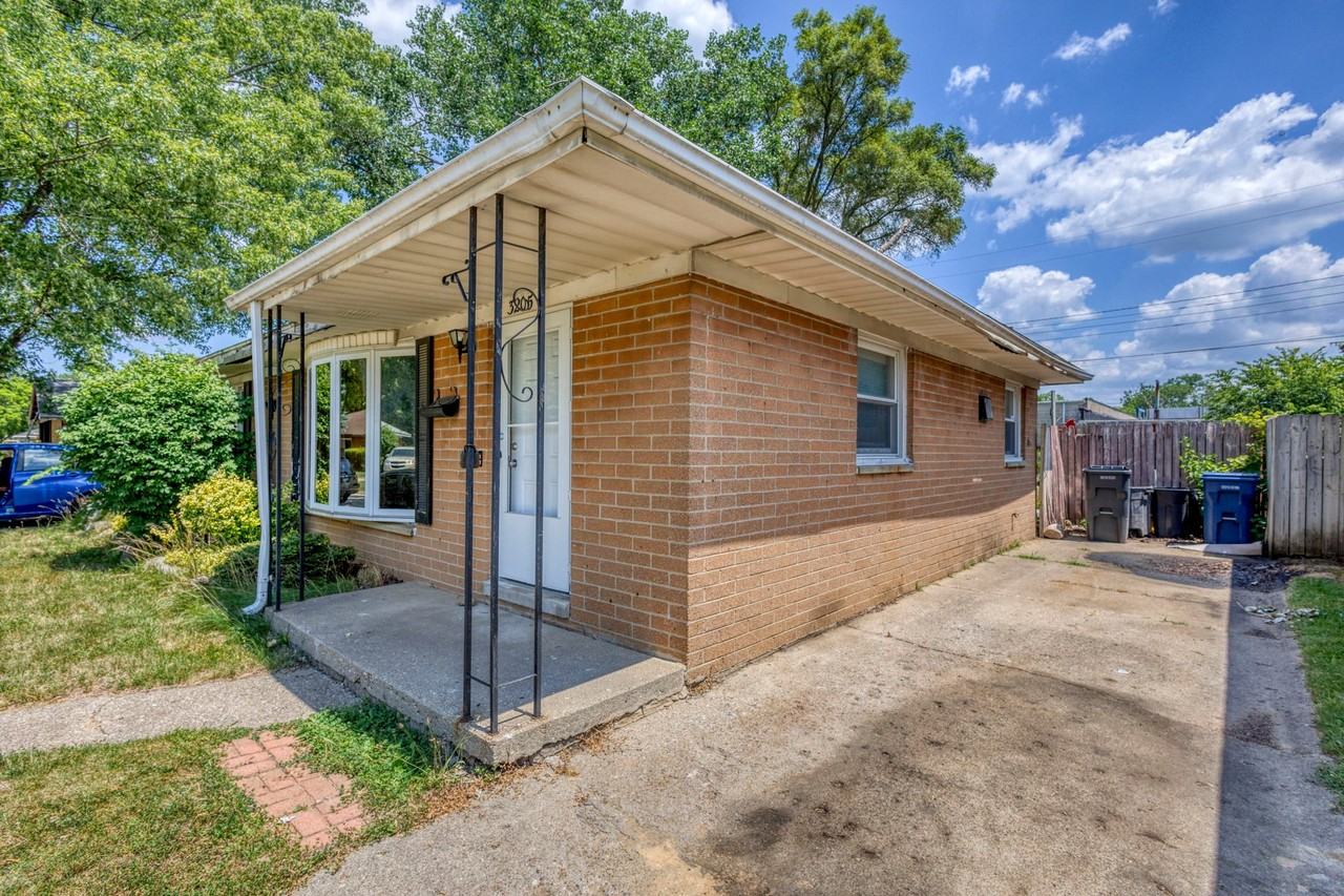 3205 Menominee Ave - Photo 3 of 20