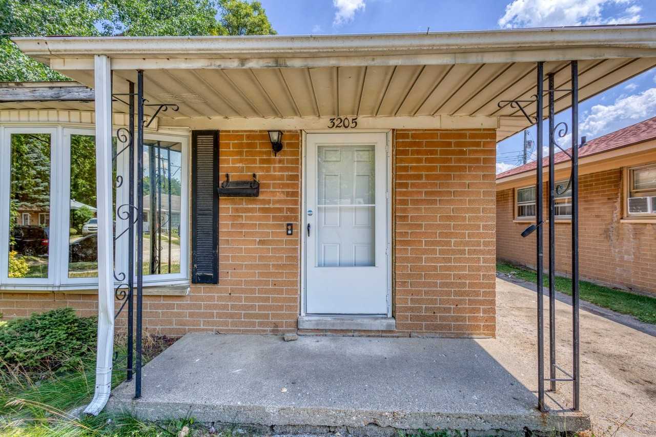 3205 Menominee Ave - Photo 4 of 20