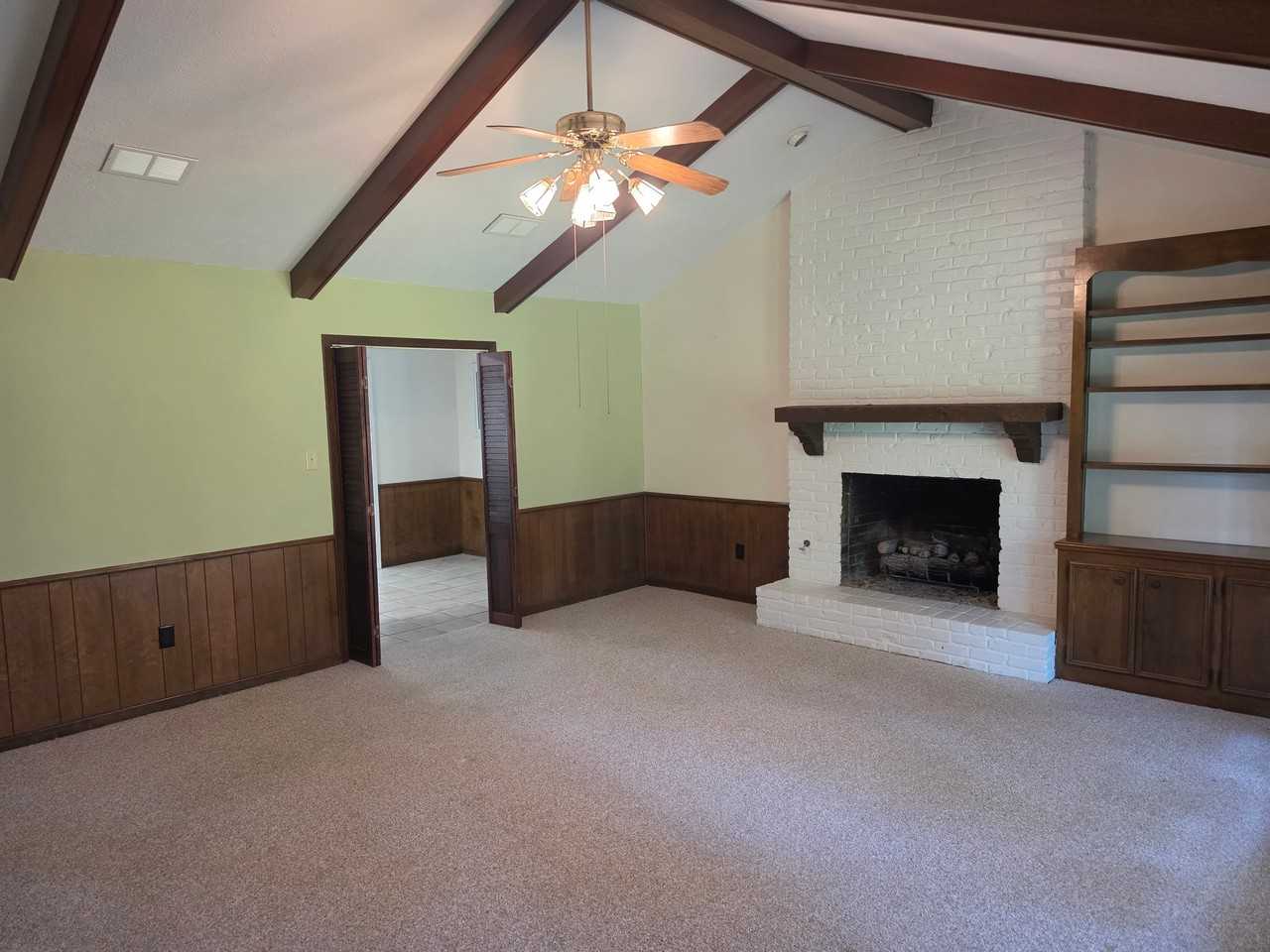 307 Lakeside Dr - Photo 4 of 13