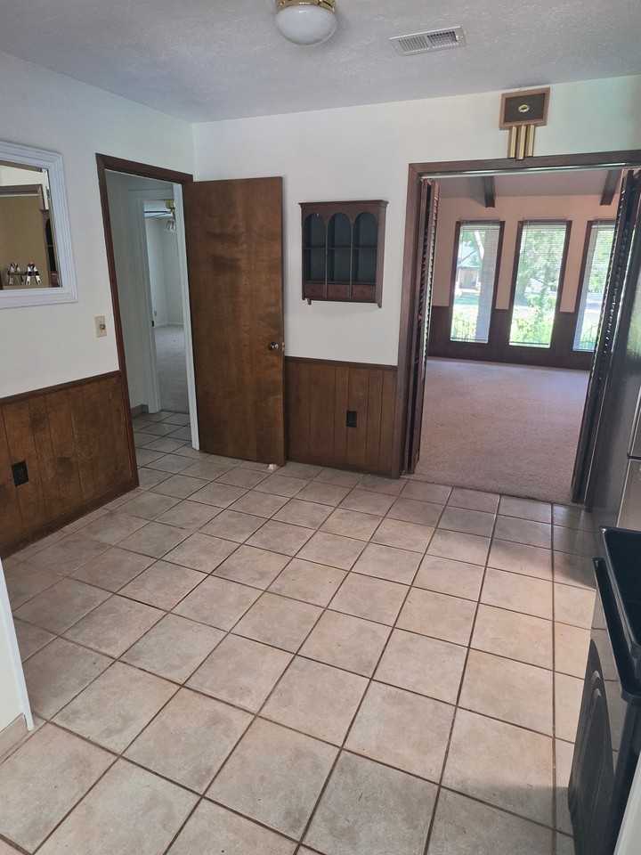307 Lakeside Dr - Photo 5 of 13