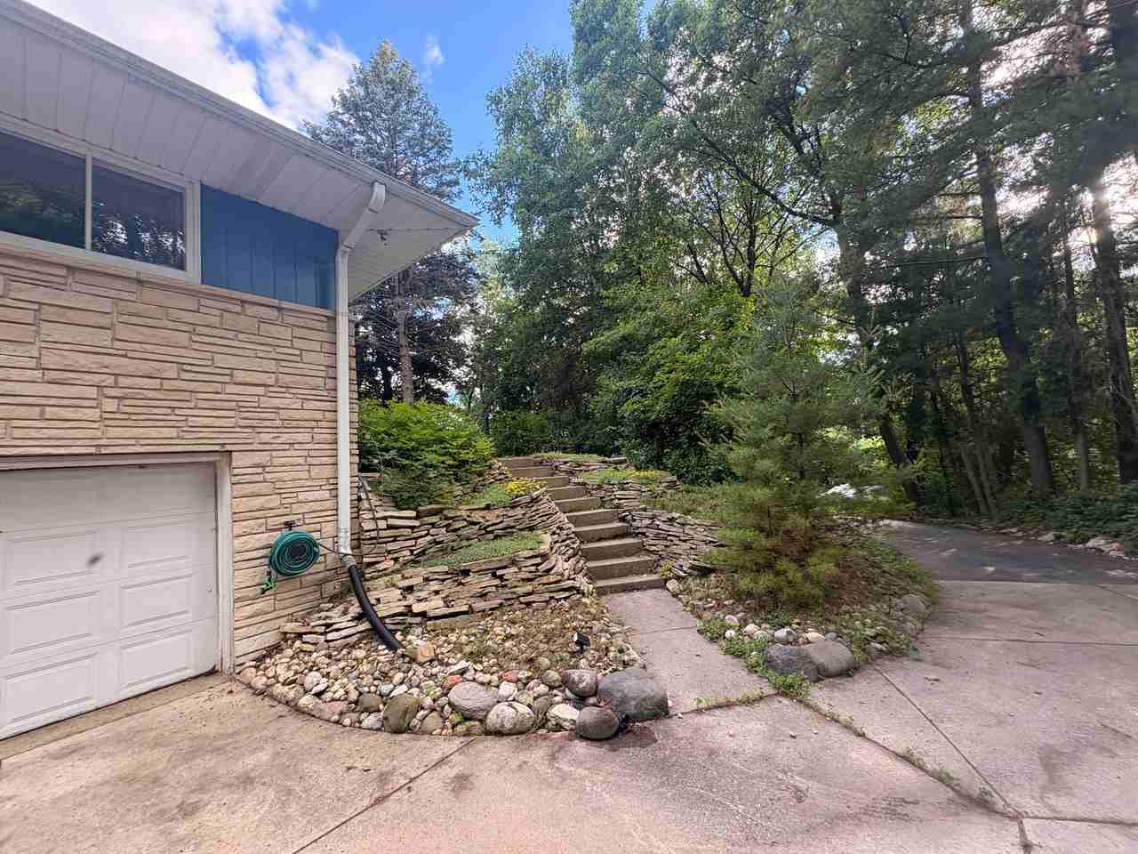 3580 Slinger Rd - Photo 2 of 26