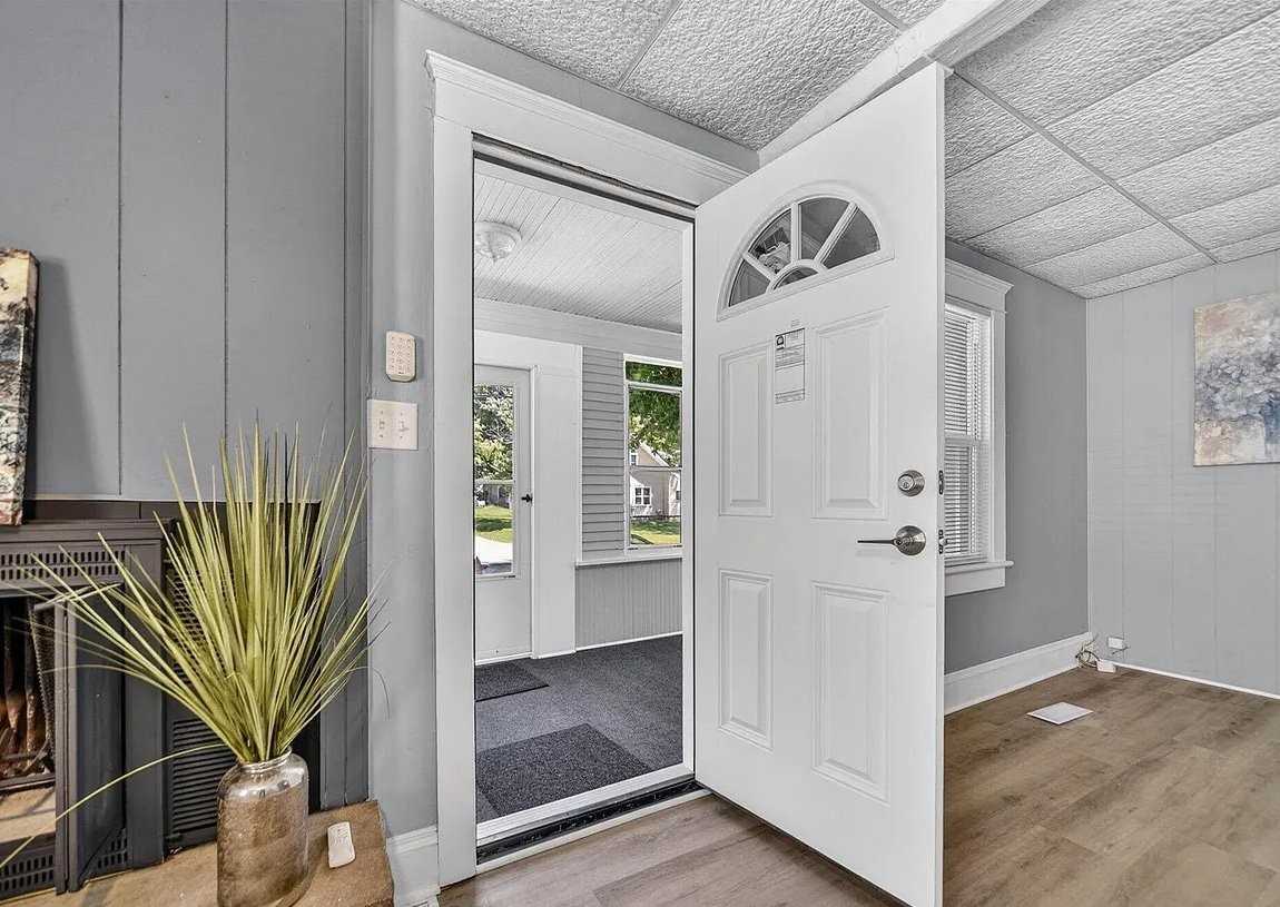111 W Palmer Ave - Photo 4 of 19