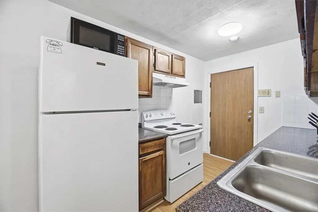 420 Woodward Rd #5 - Photo 6 of 8