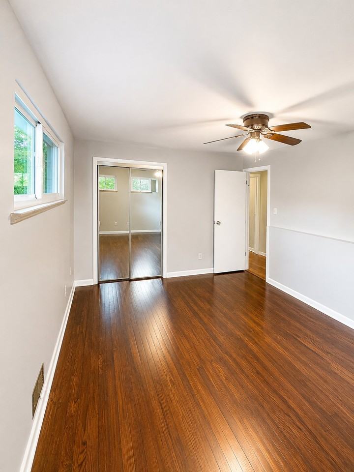 1447 Iowa Ave - Photo 3 of 20