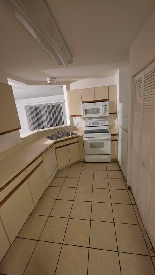 3453 Nwst #104 - Photo 4 of 5
