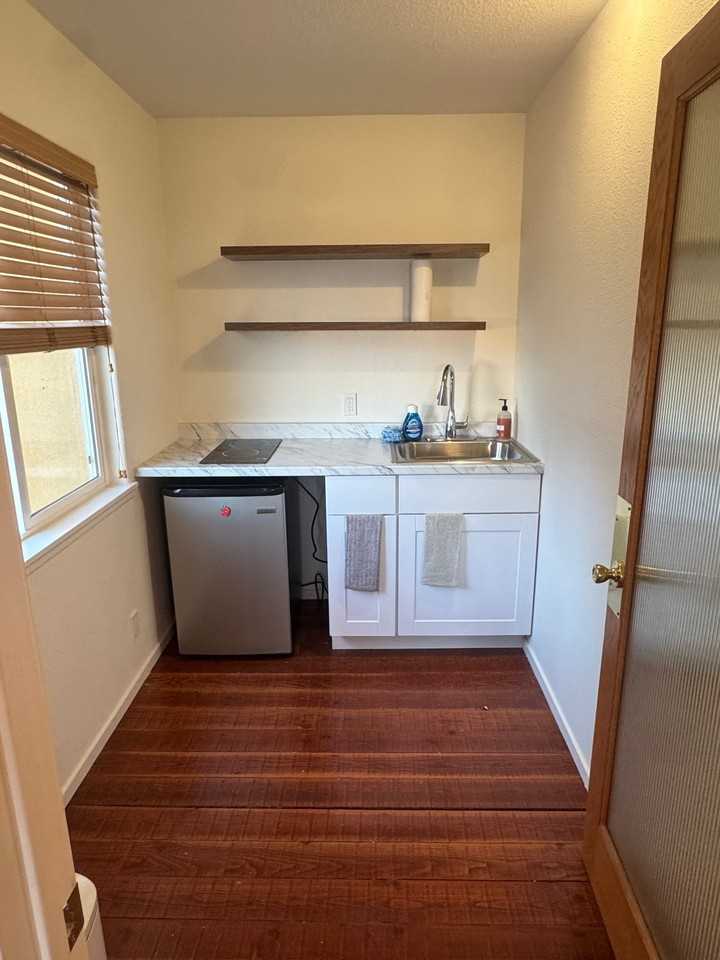300 Mesa Rd - Photo 6 of 20