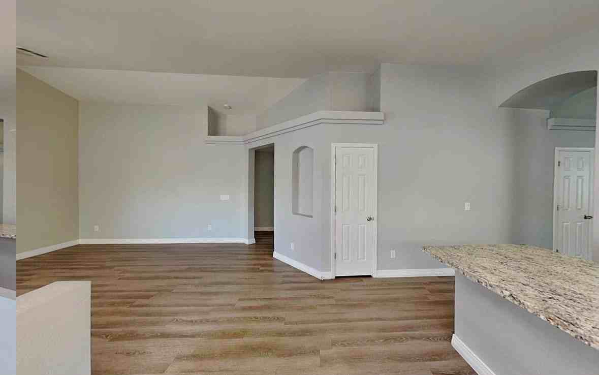 1835 S 106th Ave - Photo 2 of 9