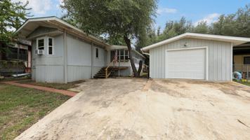 featured image of 215 Spanish Oak Dr