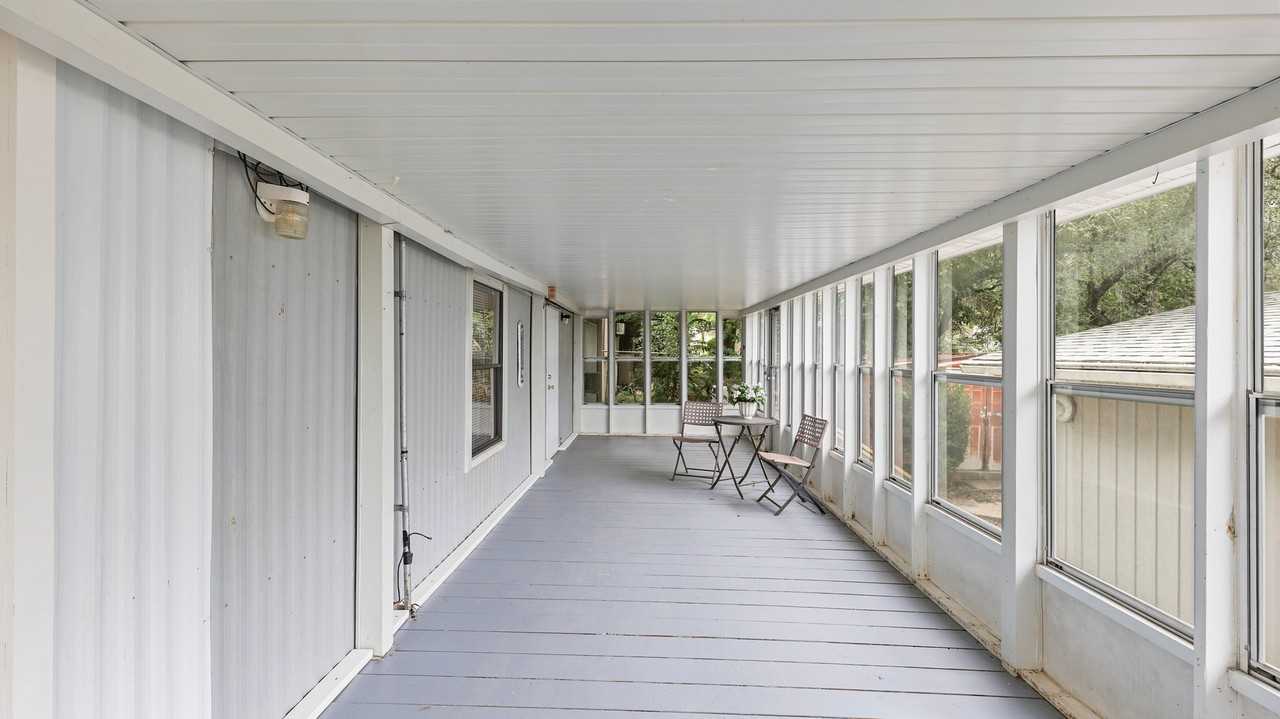 215 Spanish Oak Dr - Photo 2 of 8