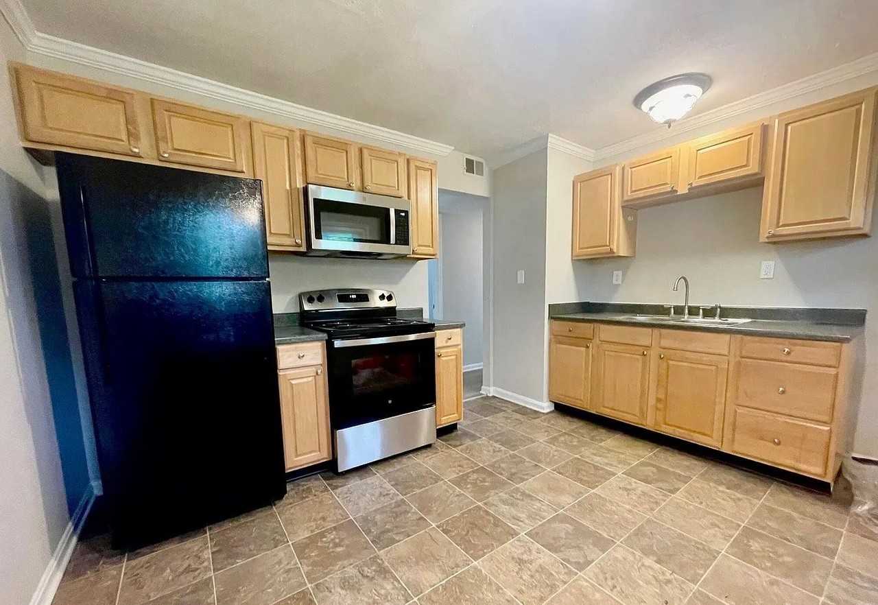 3308 Conway Ct - Photo 3 of 10