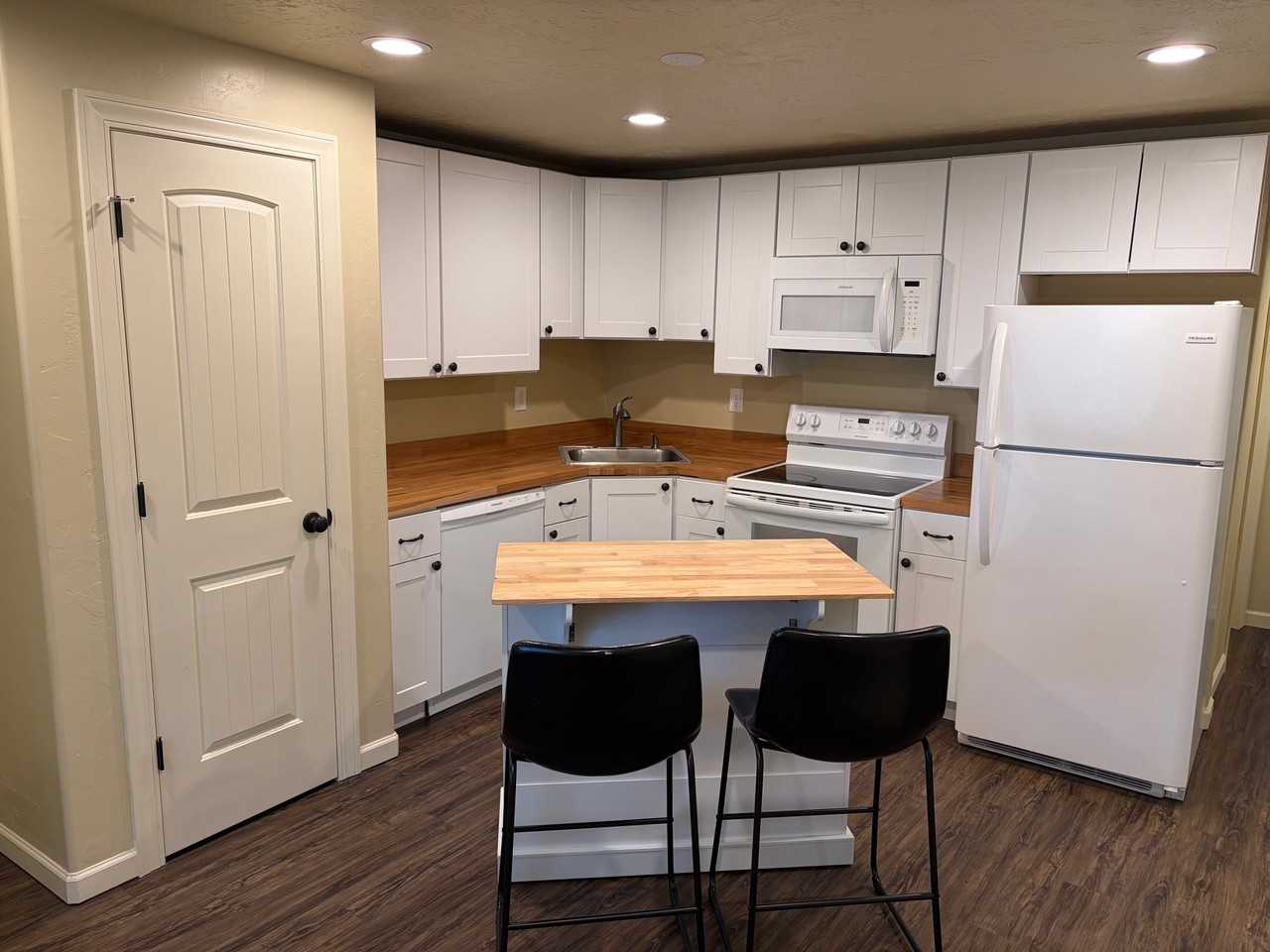 14287 S Rosaleen Ln - Photo 2 of 9
