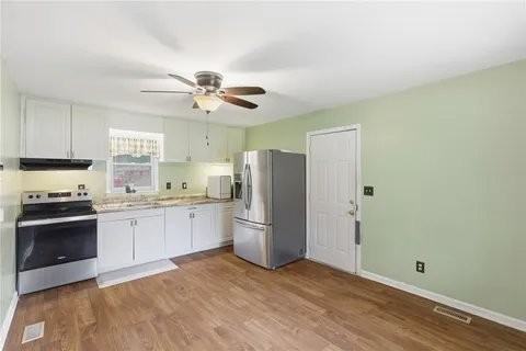 700 Woodmont Cir - Photo 2 of 11