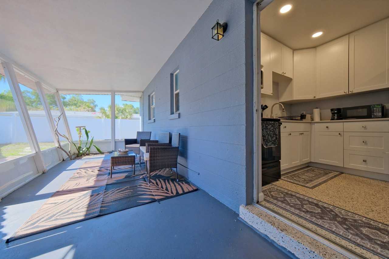 993 Gary St #B - Photo 2 of 15