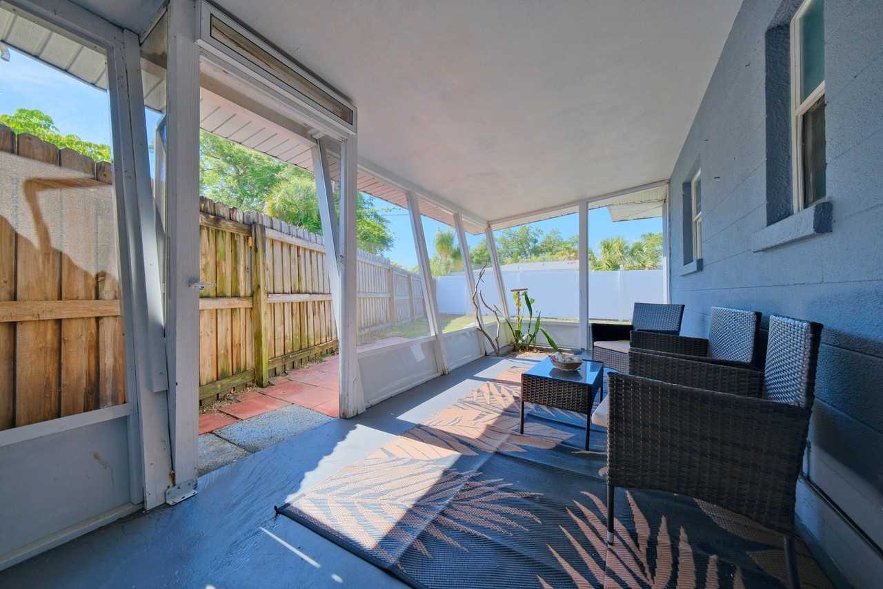 993 Gary St #B - Photo 3 of 15