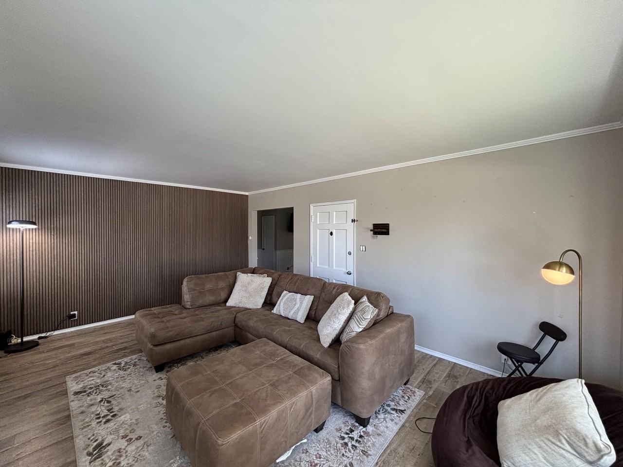6113 S Fairfax Ave - Photo 2 of 13