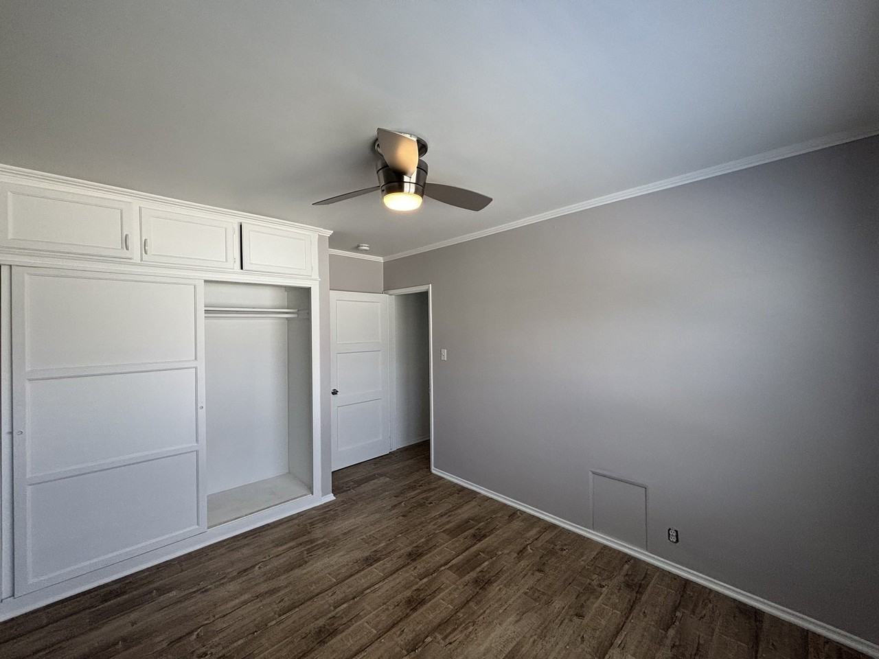 6113 S Fairfax Ave - Photo 6 of 13