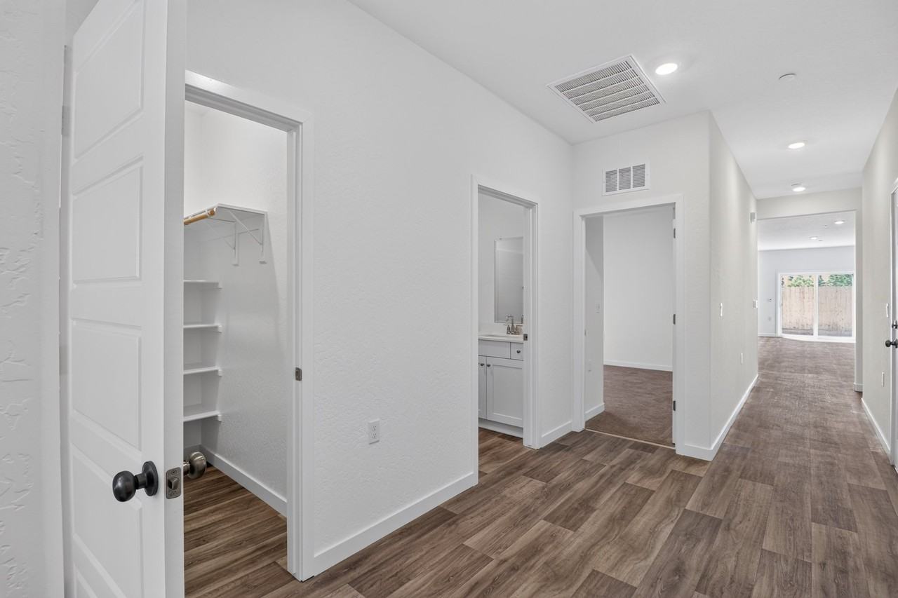3338 N Contessa Ave - Photo 3 of 15