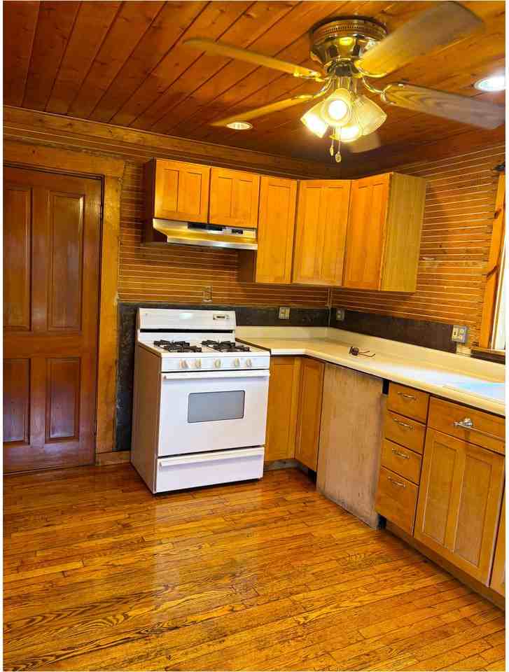 416 S Leroux St - Photo 2 of 11