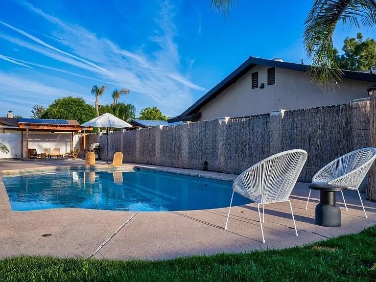 7413 Saddleback Dr - Photo 4 of 12