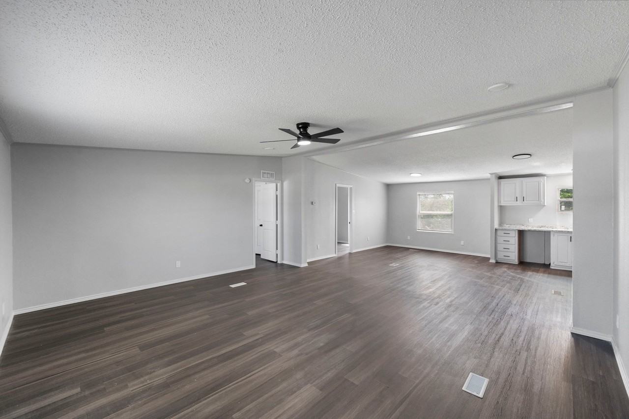 377 Nw Country Rd - Photo 2 of 11