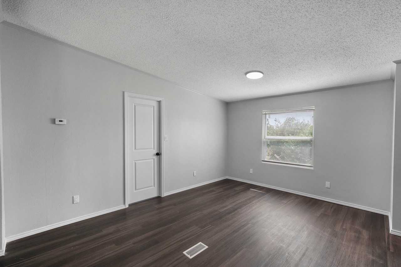 377 Nw Country Rd - Photo 3 of 11