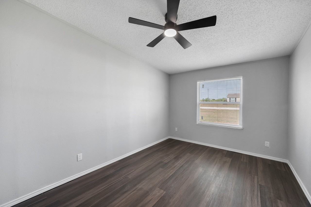 377 Nw Country Rd - Photo 4 of 11