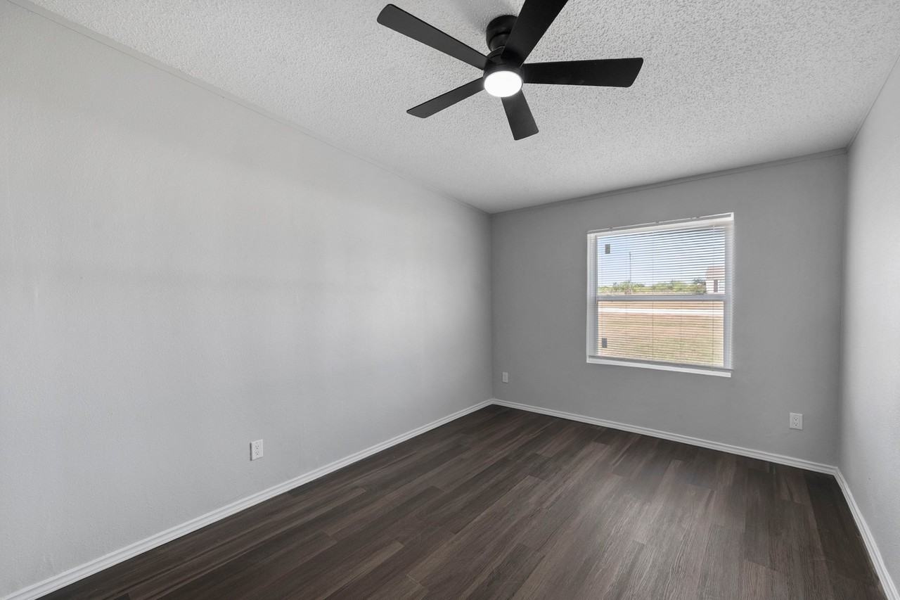 377 Nw Country Rd - Photo 6 of 11