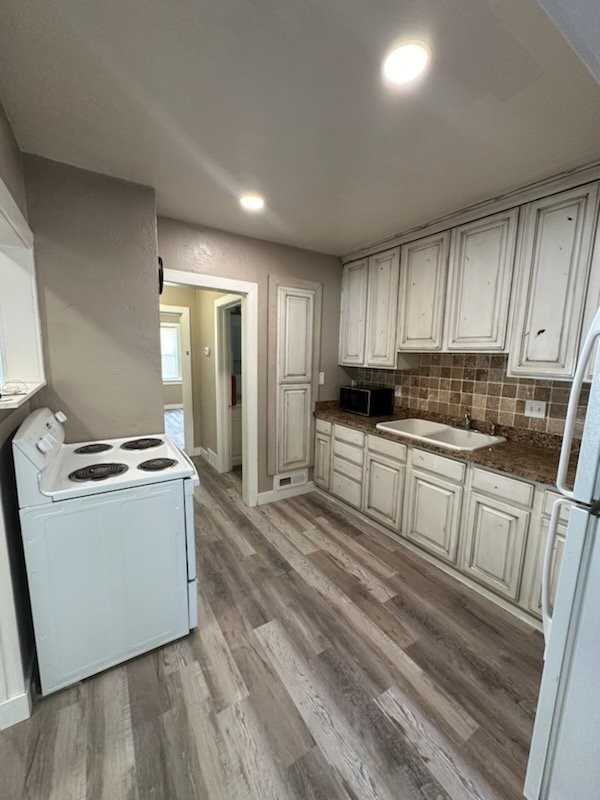 654 En - Photo 2 of 14