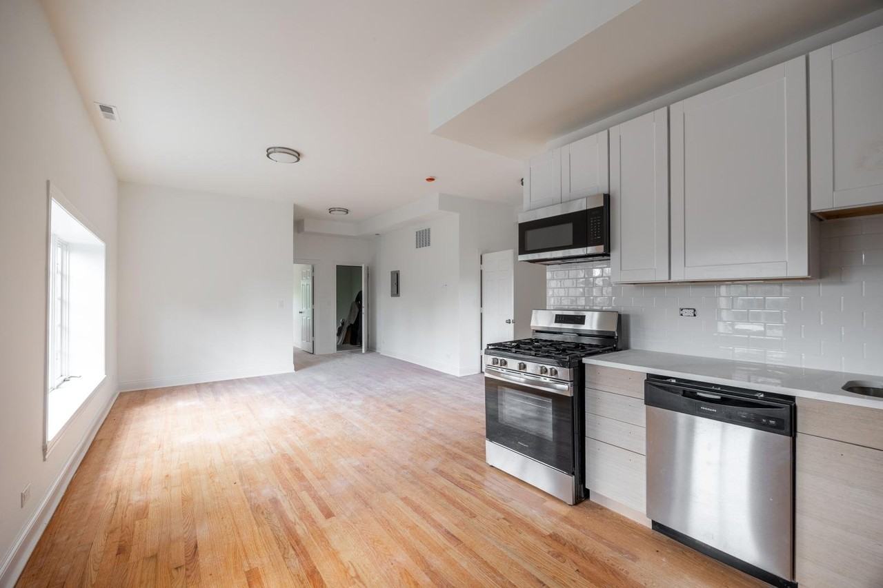 3109 N Harding Ave #2
