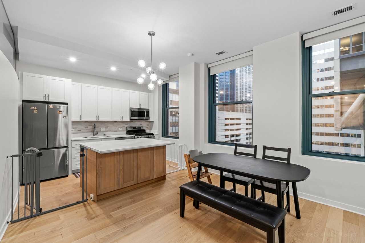 208 W Washington St #912