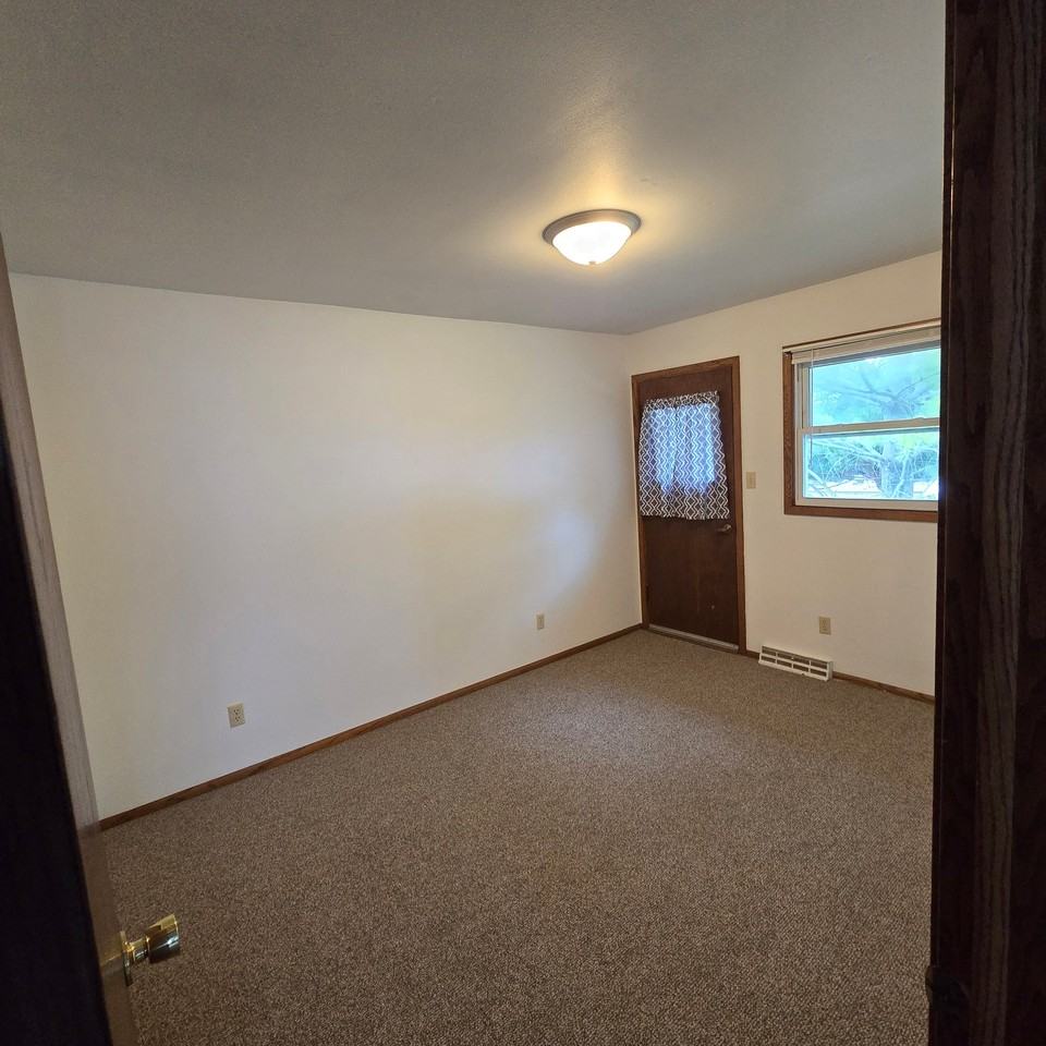 1062 Perry St #4 - Photo 3 of 8