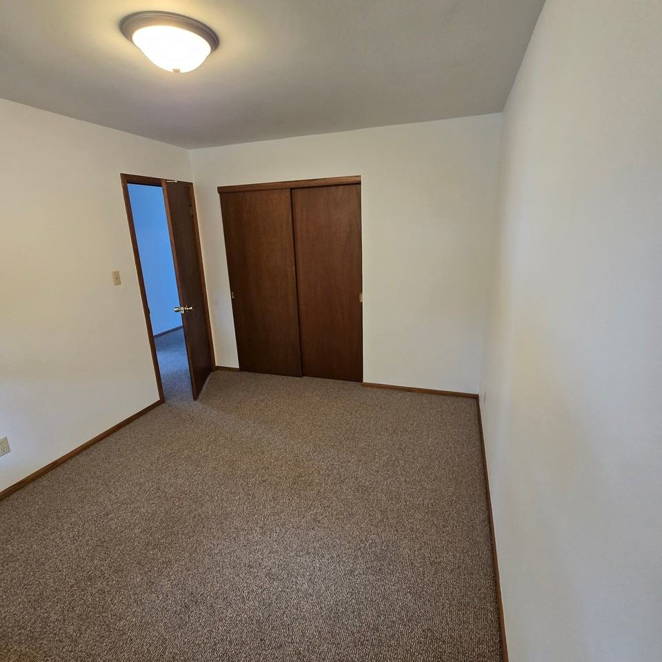 1062 Perry St #4 - Photo 4 of 8