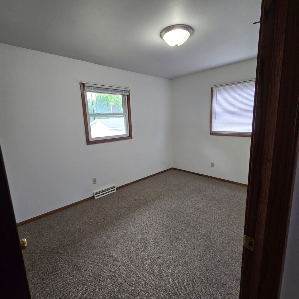 1062 Perry St #4 - Photo 5 of 8