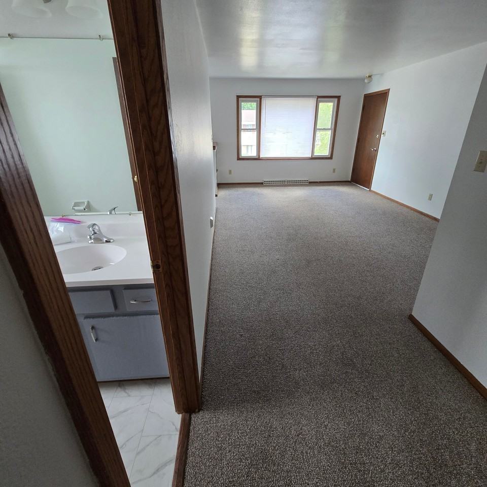 1062 Perry St #4 - Photo 7 of 8