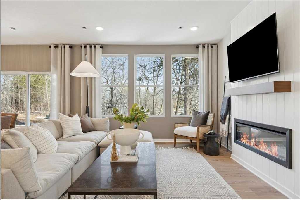 10386 Ithaca Ln N - Photo 3 of 15