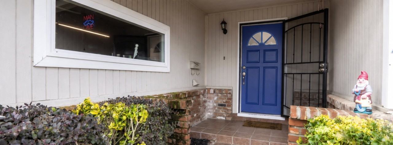 210 Canterbury Ave - Photo 2 of 20