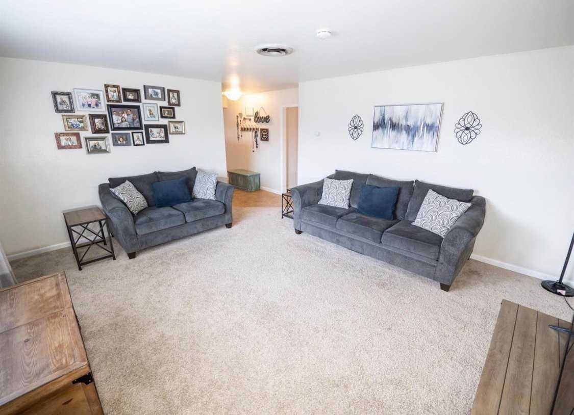 210 Canterbury Ave - Photo 5 of 20